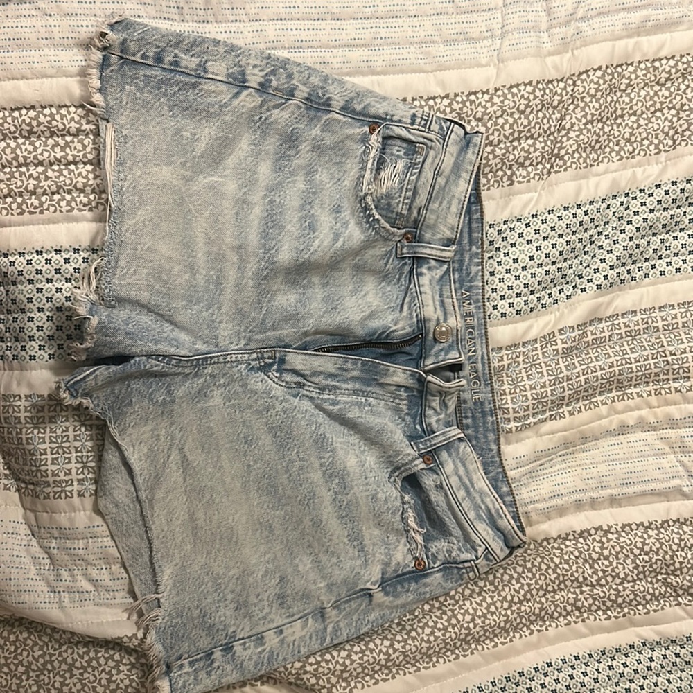 American eagle light wash jean shorts